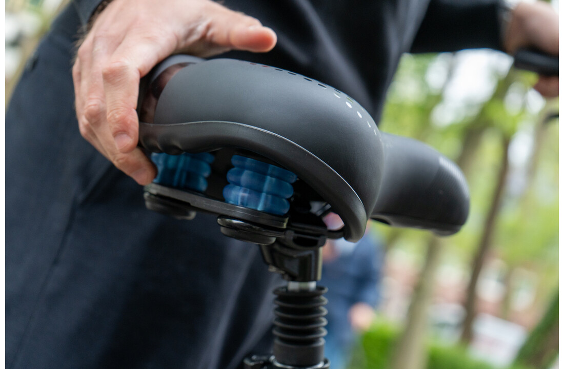 Voltano Pro Gel Fietszadel - Met Uitsparing - Zwart - Unisex