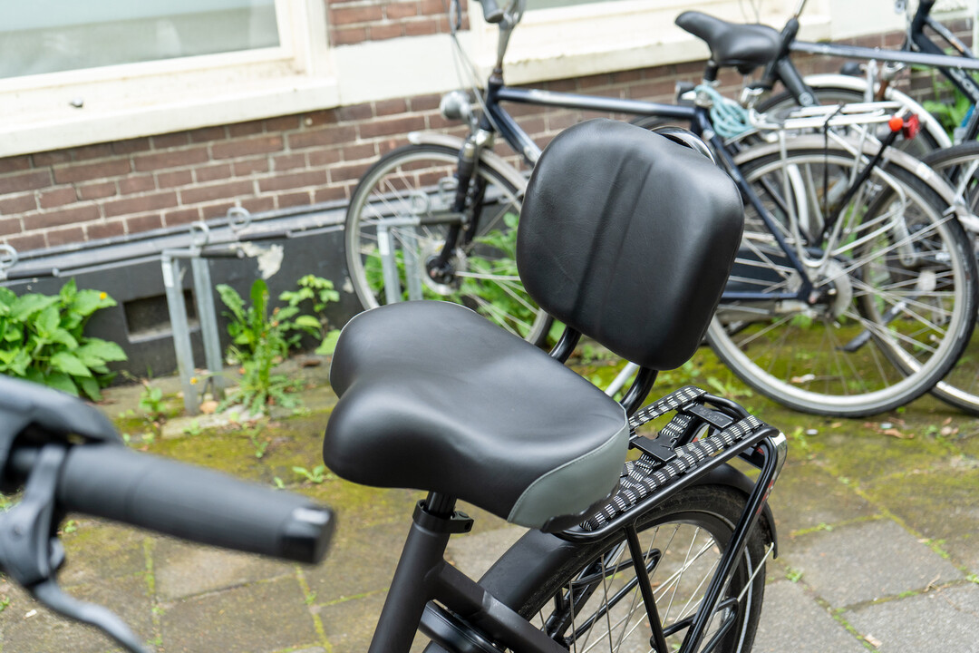 Voltano Fietszadel Met Rugsteun / Rugleuning - Zwart / Grijs - Verstelbaar - Waterdicht - Gratis Zadelstrop