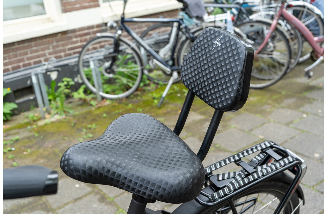 Voltano Fietszadel Met Rugsteun / Rugleuning - Zwart - Verstelbaar - Waterdicht - Gratis Zadelstrop