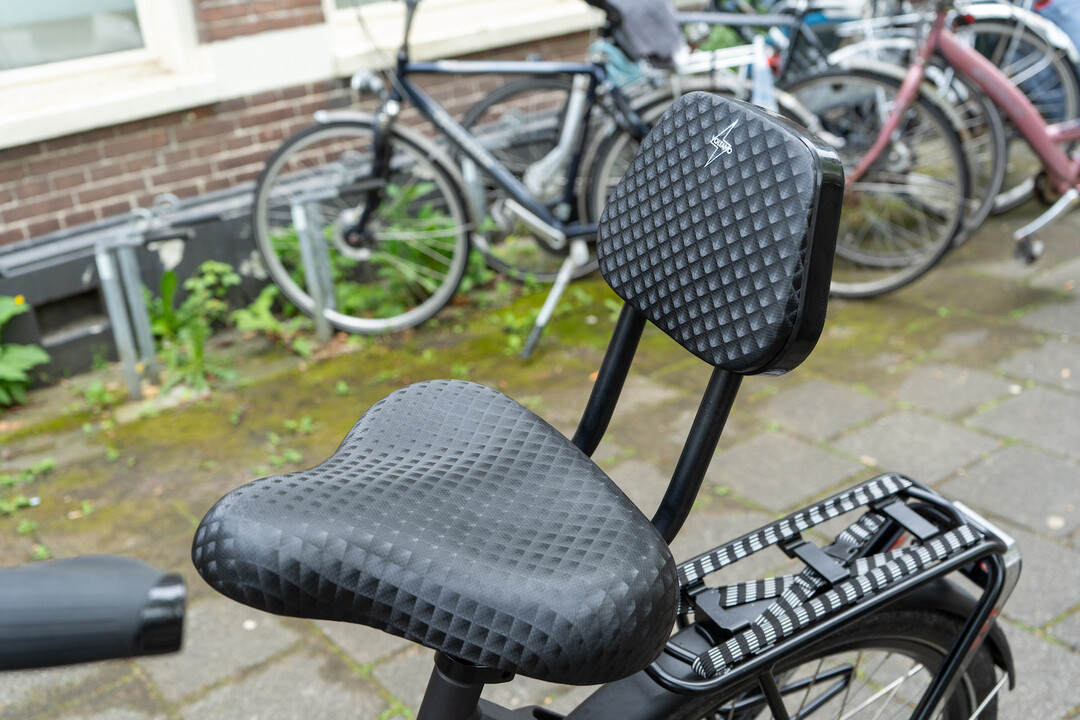 Voltano Fietszadel Met Rugsteun / Rugleuning - Zwart - Verstelbaar - Waterdicht - Gratis Zadelstrop