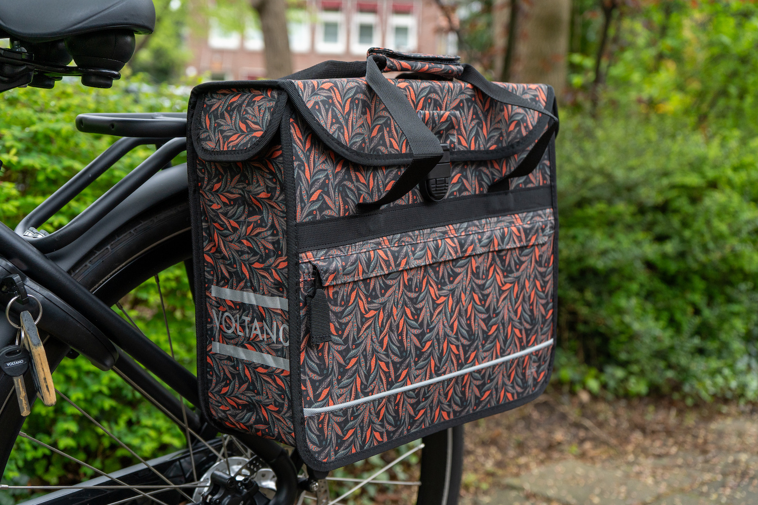 Voltano Voorgevormde Enkele Fietstas / Pakaftas - Crimson Leaf - 17L