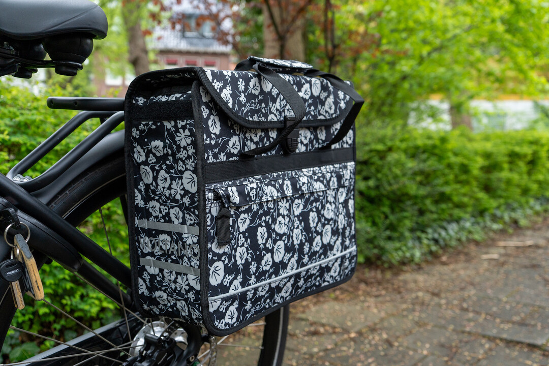 Voltano Voorgevormde Enkele Fietstas / Pakaftas - Midnight Blossom - 17L