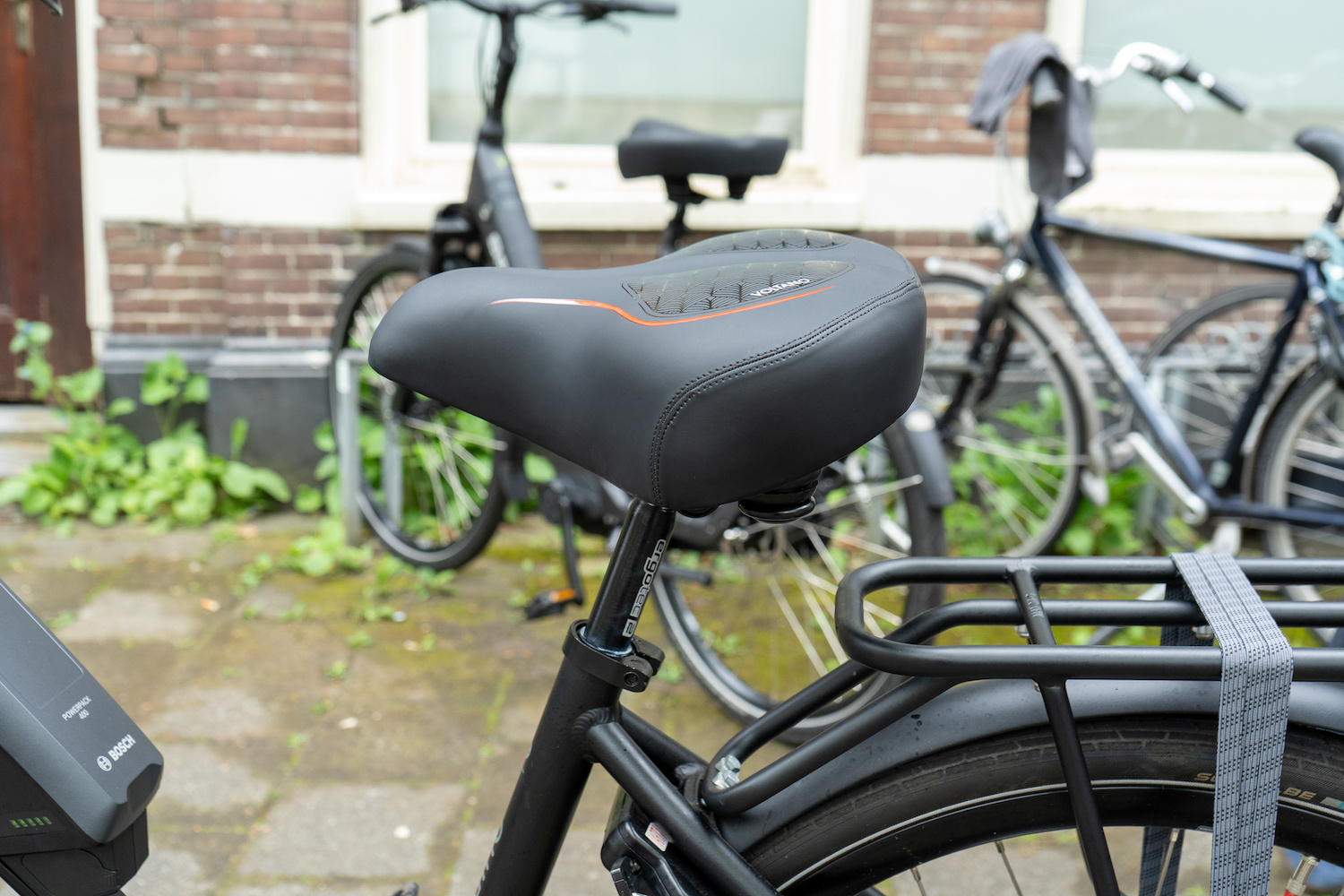 Voltano XXXL Fietszadel Stripes - Zwart / Rood