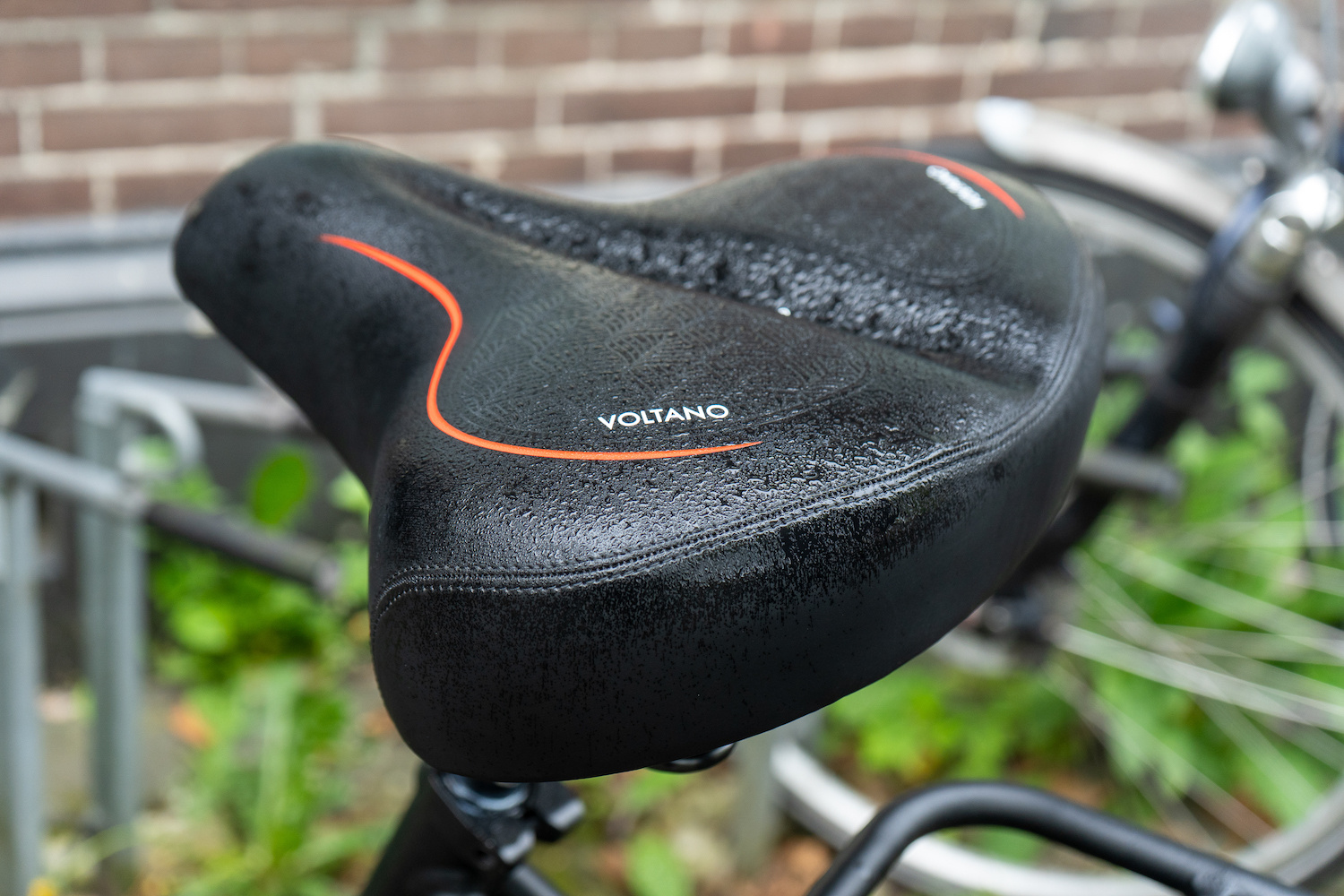 Voltano XXXL Fietszadel Stripes - Zwart / Rood