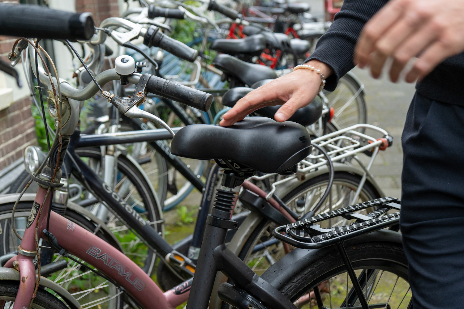 Voltano Fietszadel - Zwart - Stadszadel - Inclusief Zadelstrop