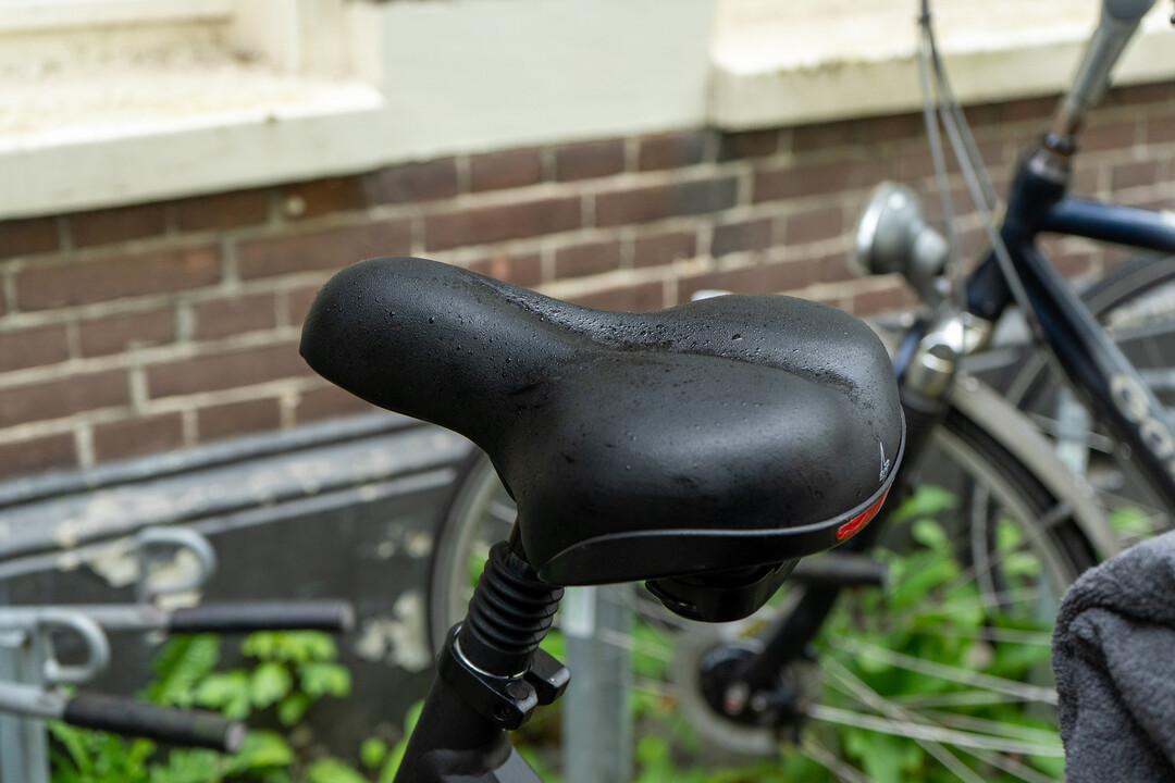 Voltano Fietszadel - Zwart - Stadszadel - Inclusief Zadelstrop