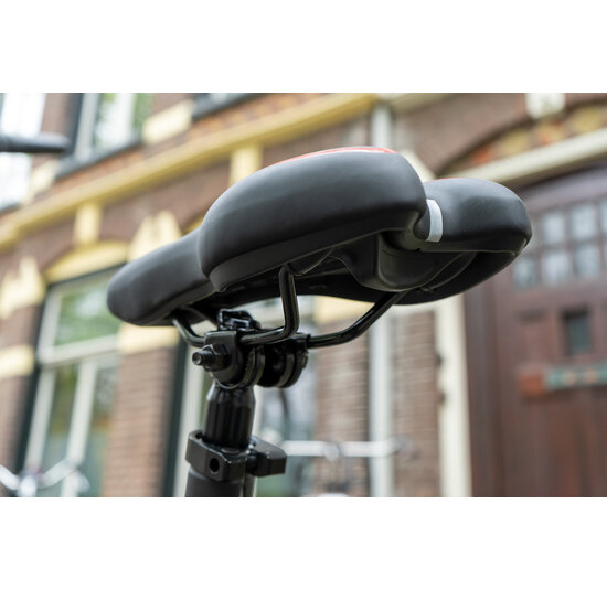 Voltano Gel Fietszadel Met Uitsparing - Zwart / Rood - Trekking - Incl. Zadelstrop - Unisex