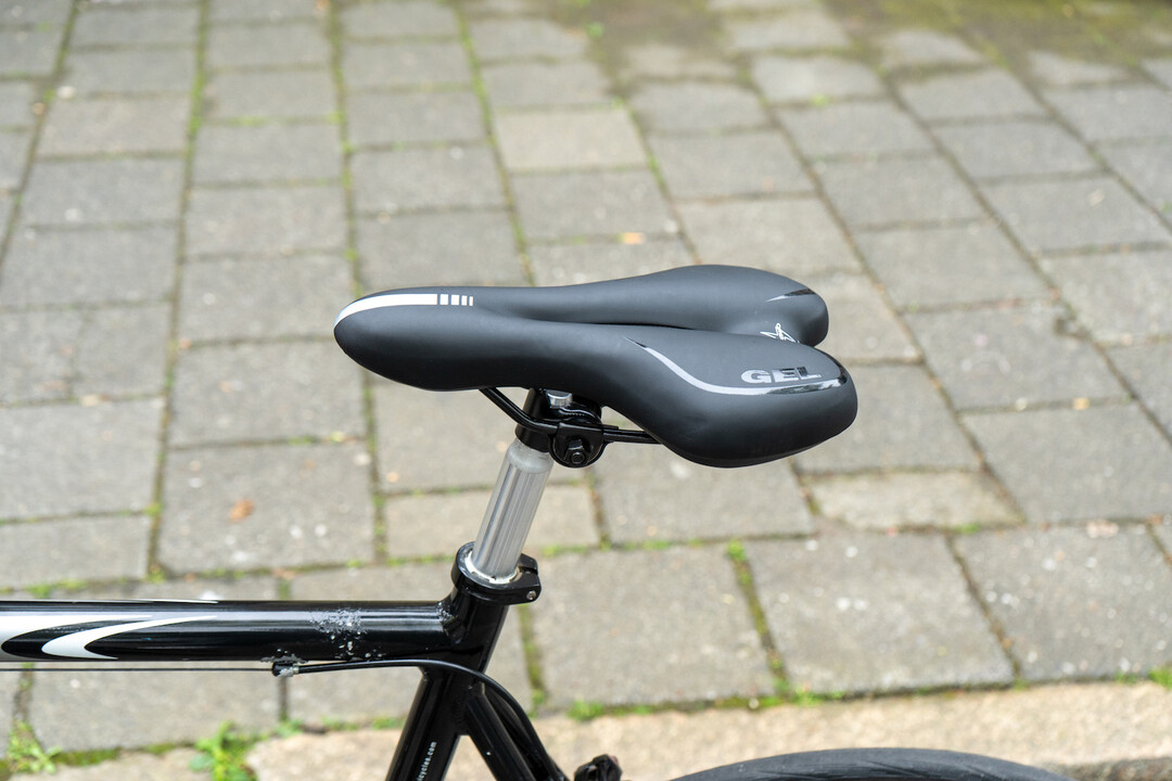 Voltano Gel Fietszadel Met Uitsparing - Zwart - Trekking - Incl. Zadelstrop - Unisex