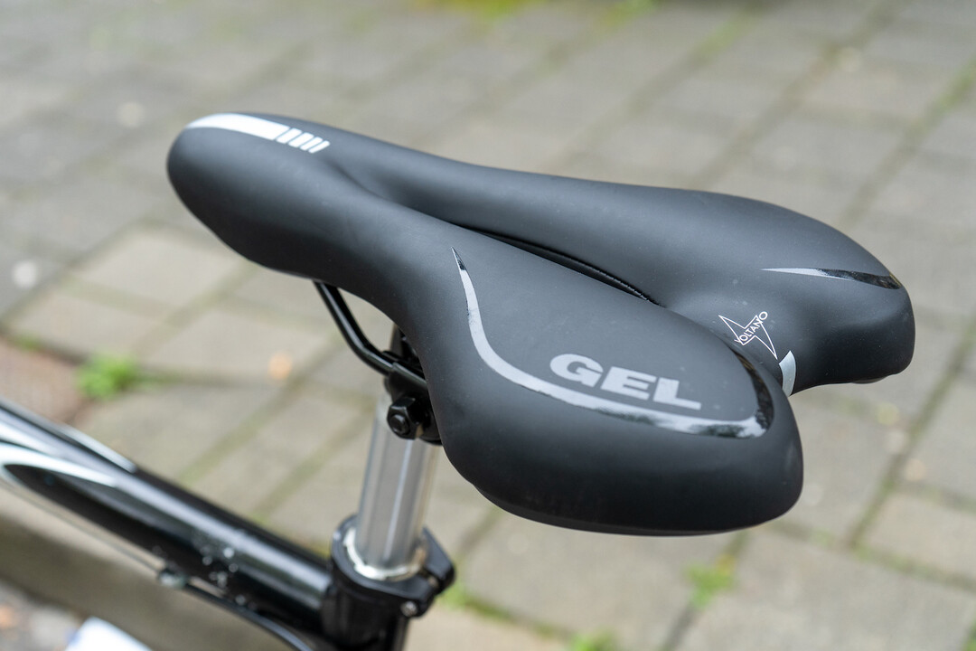 Voltano Gel Fietszadel Met Uitsparing - Zwart - Trekking - Incl. Zadelstrop - Unisex