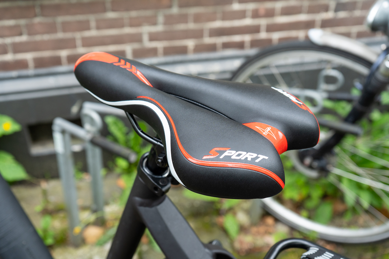 Voltano Sport Fietszadel – Zwart / Rood - Gel - Trekking Zadel