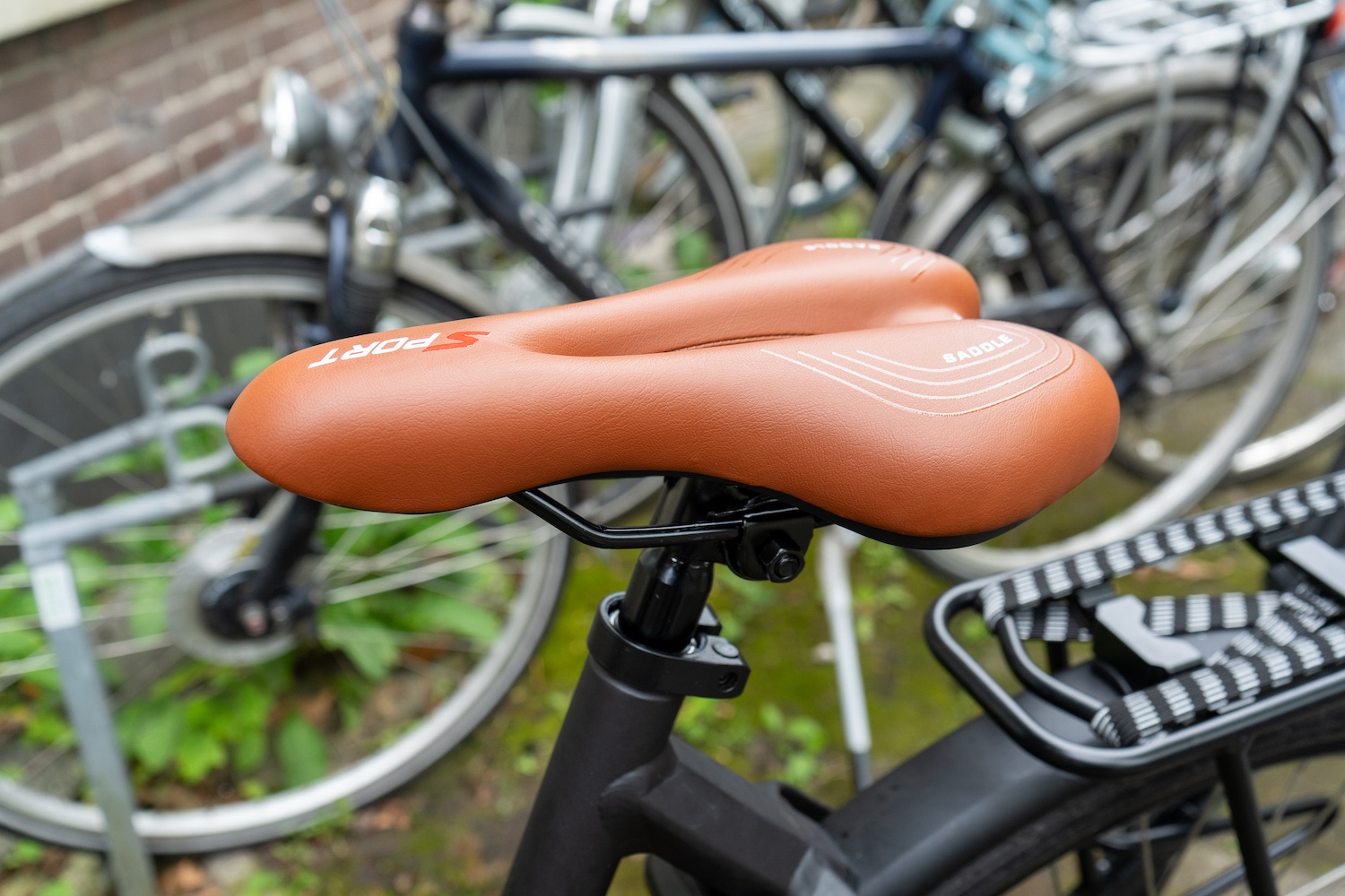 Voltano Sport Trekking Fietszadel - Unisex - Bruin