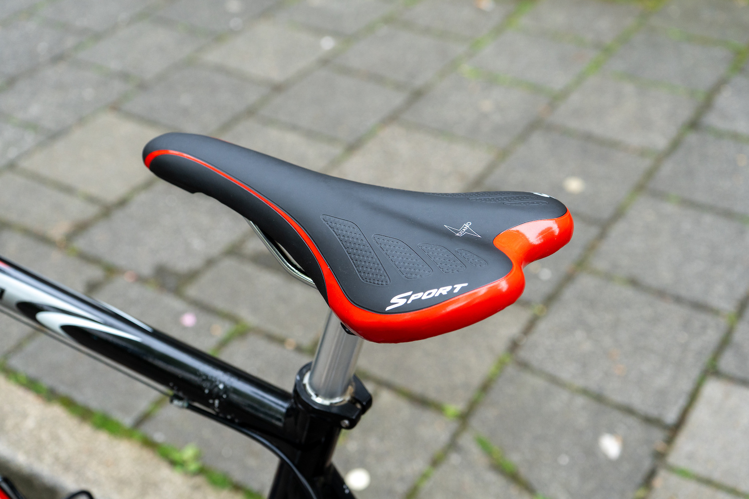 Voltano Race / MTB Fietszadel – Zwart / Rood - Unisex