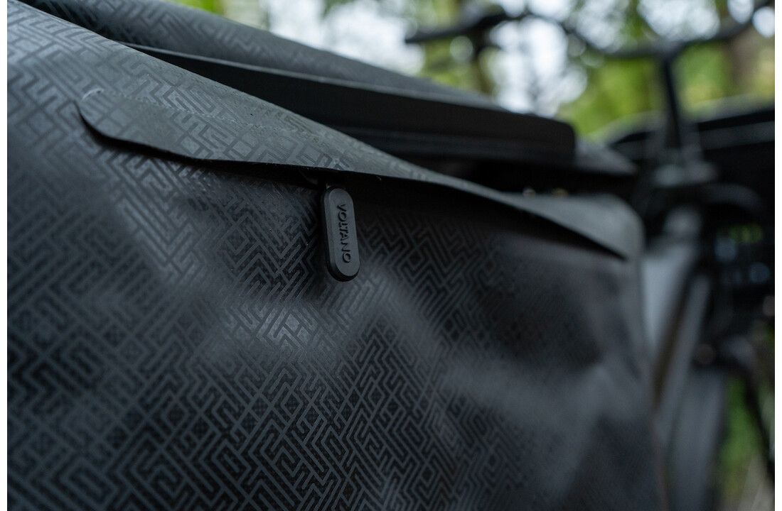 Voltano Dubbele Fietstas Rolltop Urban Black - 48 Liter - 100% Waterdicht
