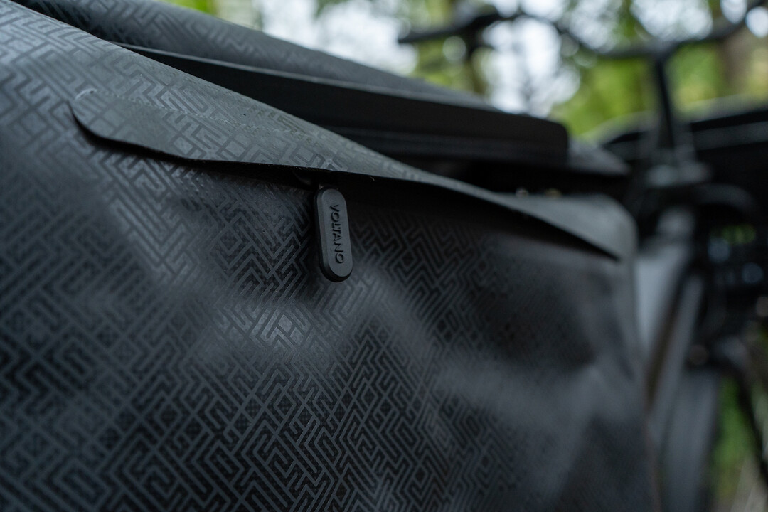 Voltano Dubbele Fietstas Rolltop Urban Black - 48 Liter - 100% Waterdicht