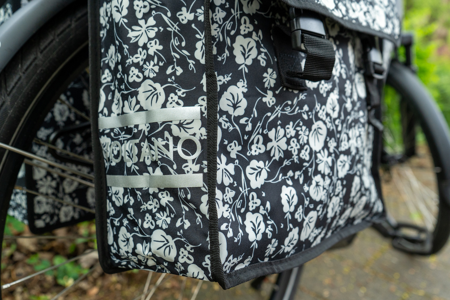 Voltano Dubbele Fietstas Midnight Blossom - 38 Liter - Waterdicht Polyester