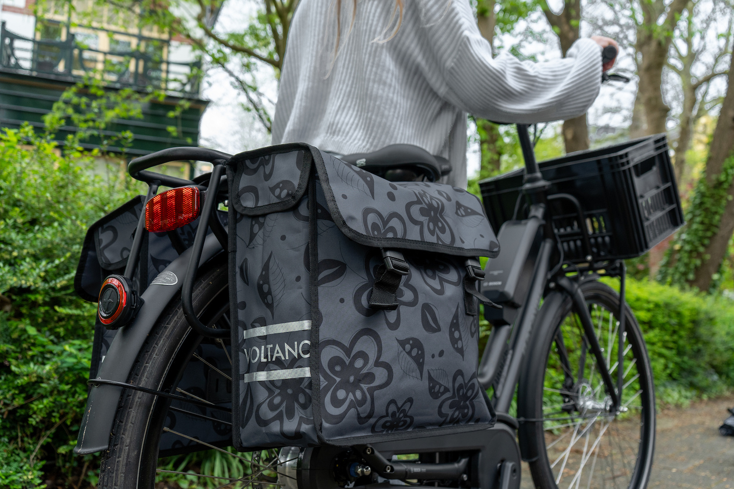 Voltano Dubbele Fietstas Floral Fusion - Grijs Met Bloemen - 38 Liter - Waterdicht Polyester