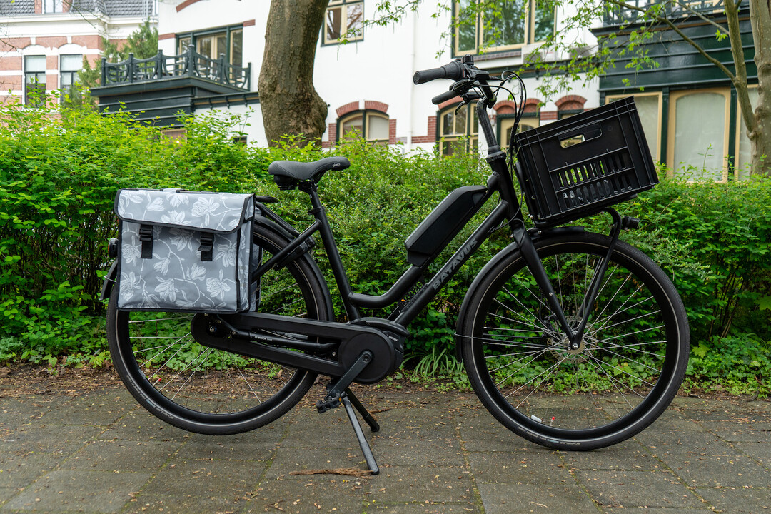 Voltano Dubbele Fietstas Rose Harmony - Grijs Met Bloemen - 38 Liter - Waterdicht Polyester