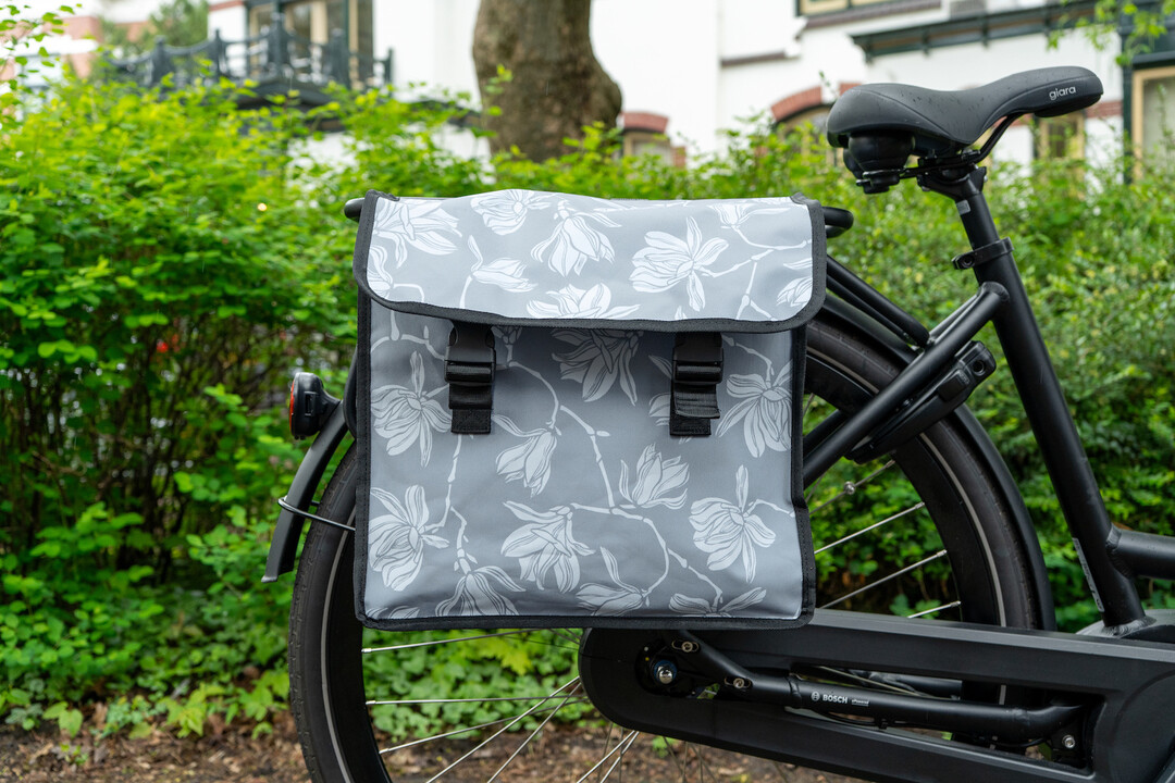 Voltano Dubbele Fietstas Rose Harmony - Grijs Met Bloemen - 38 Liter - Waterdicht Polyester