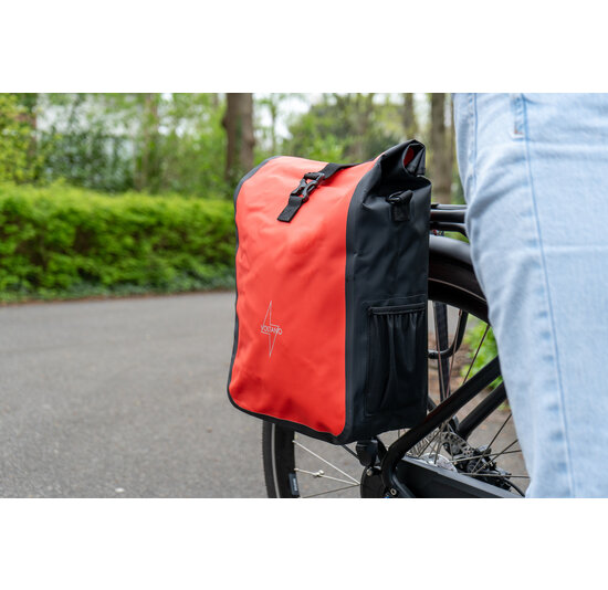 Voltano Fietstas 16L - Zwart / Rood - Enkele Pakaftas - 100% Waterdicht
