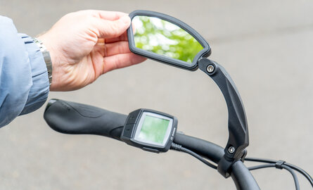 Relaxter fietsen met een fietsspiegel