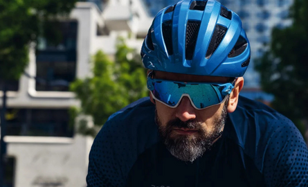 Fietstochten in de zomer: tips voor fietsbril en vizierhelm