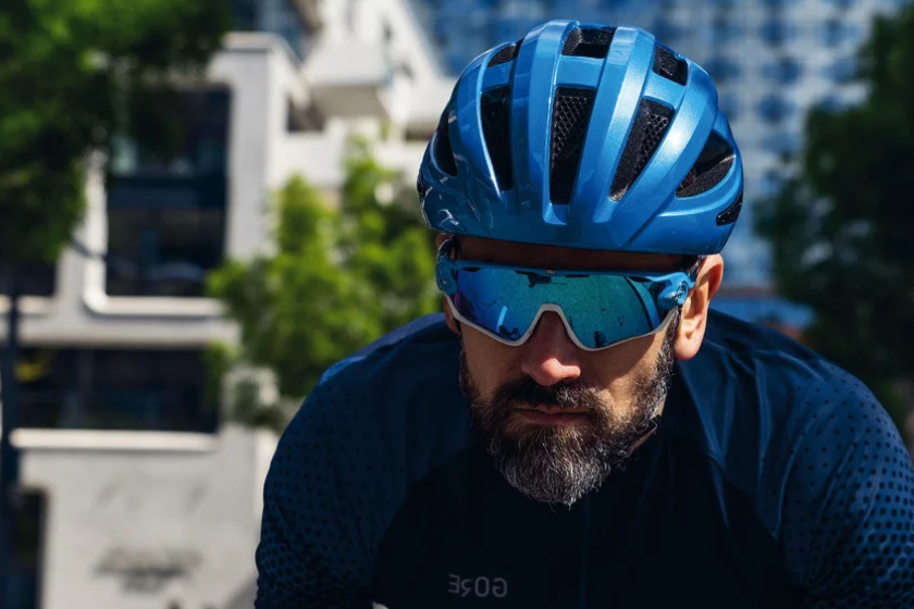 Fietstochten in de zomer: tips voor fietsbril en vizierhelm