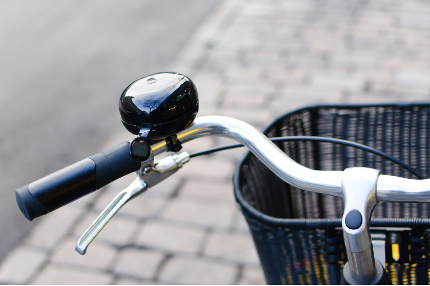 Fietskrat of fietsmand? Zo neem je veilig je spullen mee op de fiets