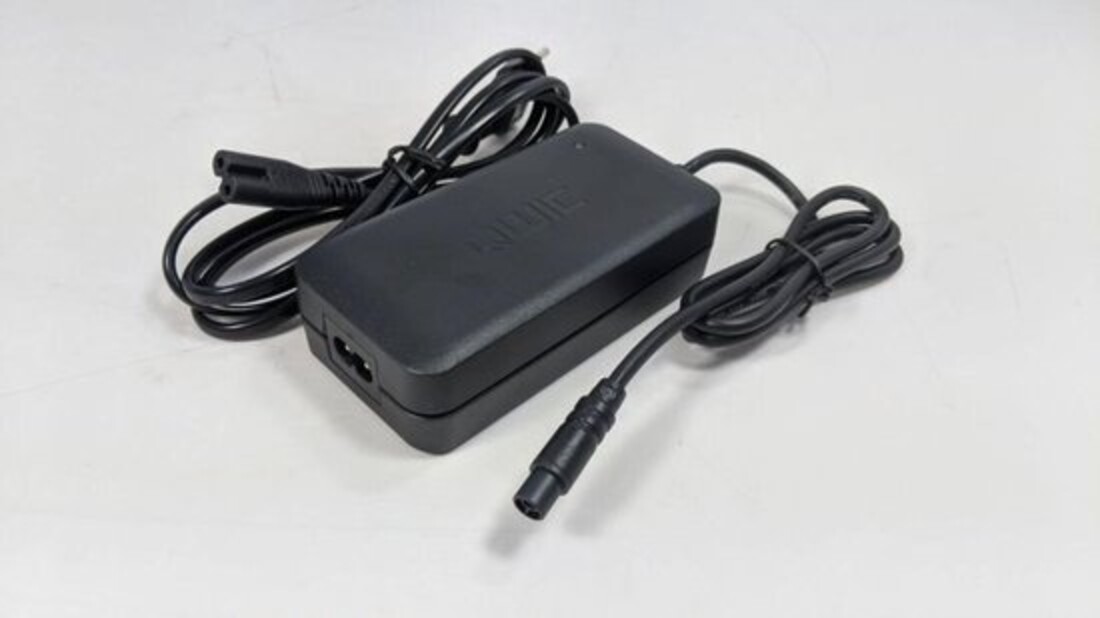 Qwic Acculader Urban/Inter Premium 2a - 3 Pins - 36V - Fietsacculader