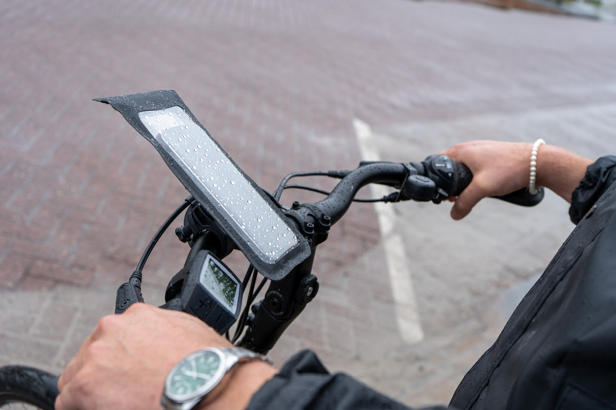 Telefoonhouder op de fiets: mag dat?