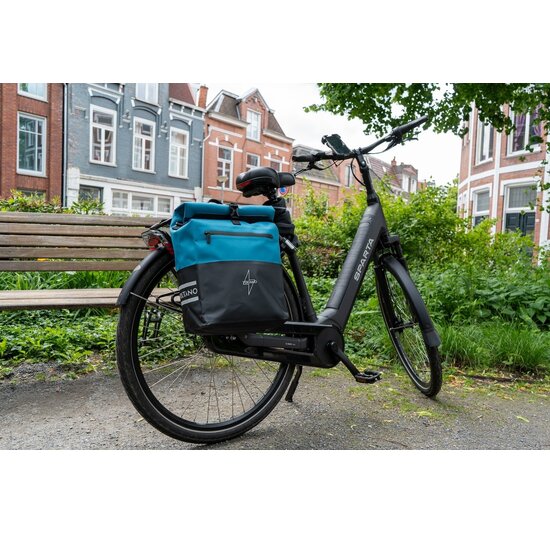 Voltano Enkele Fietstas Rolltop Reflective Special Edition - Zwart / Blauw - 25 Liter - 100% Waterdicht