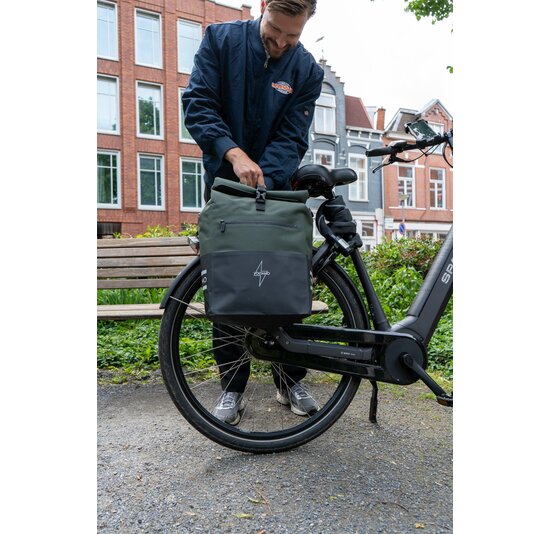 Voltano Enkele Fietstas Rolltop Reflective Special Edition - Zwart / Olijfgroen - 25 Liter - 100% Waterdicht