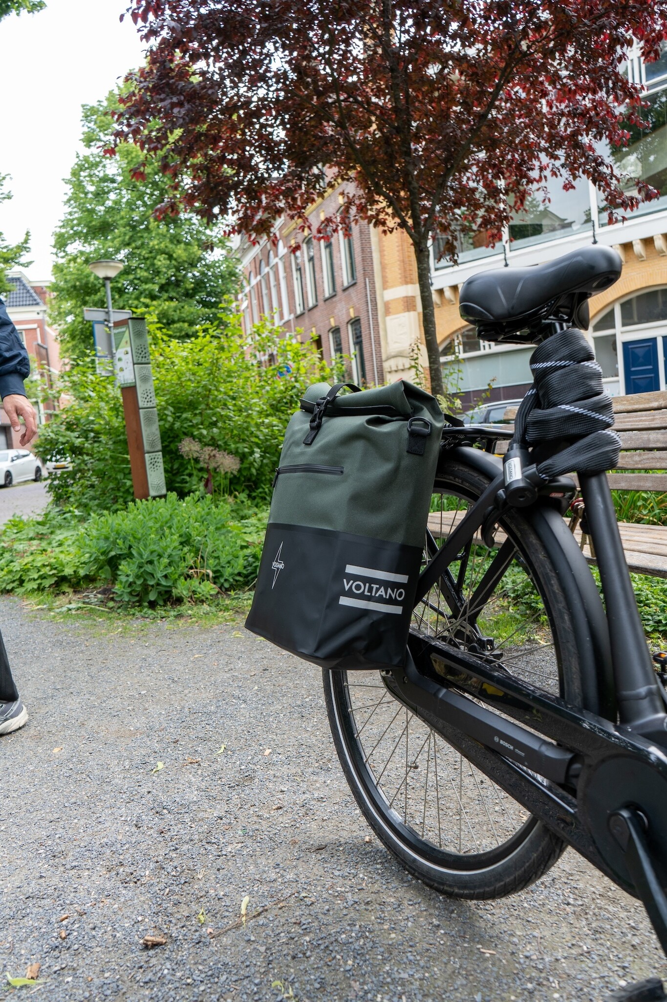 Voltano Enkele Fietstas Rolltop Reflective Special Edition - Zwart / Olijfgroen - 25 Liter - 100% Waterdicht