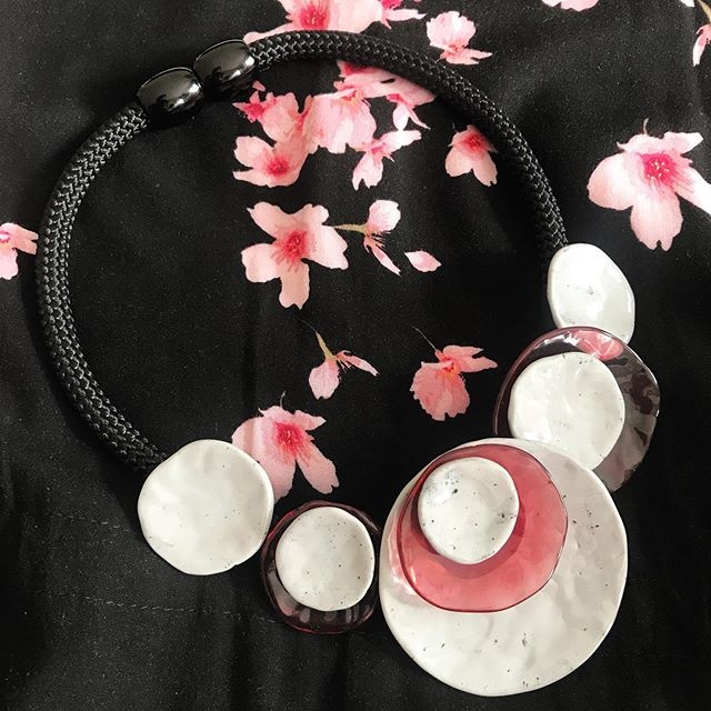 Collier grey/pink | Dok Mai