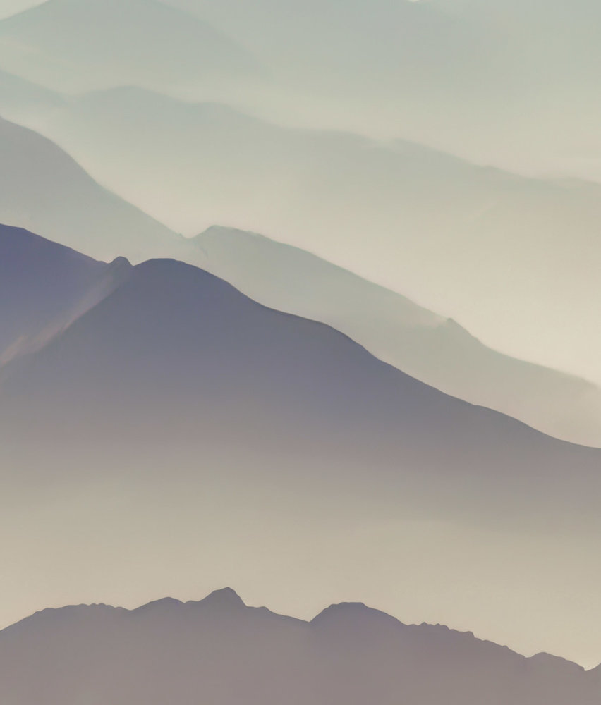 Berge Tapete Misty Peaks, blau, waschbar Berge Tapete Misty Peaks, blau, waschbar