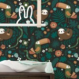 Kindertapete Tiere Cozy Sloth Haven, grün, waschbar Kindertapete Tiere Cozy Sloth Haven, grün, waschbar