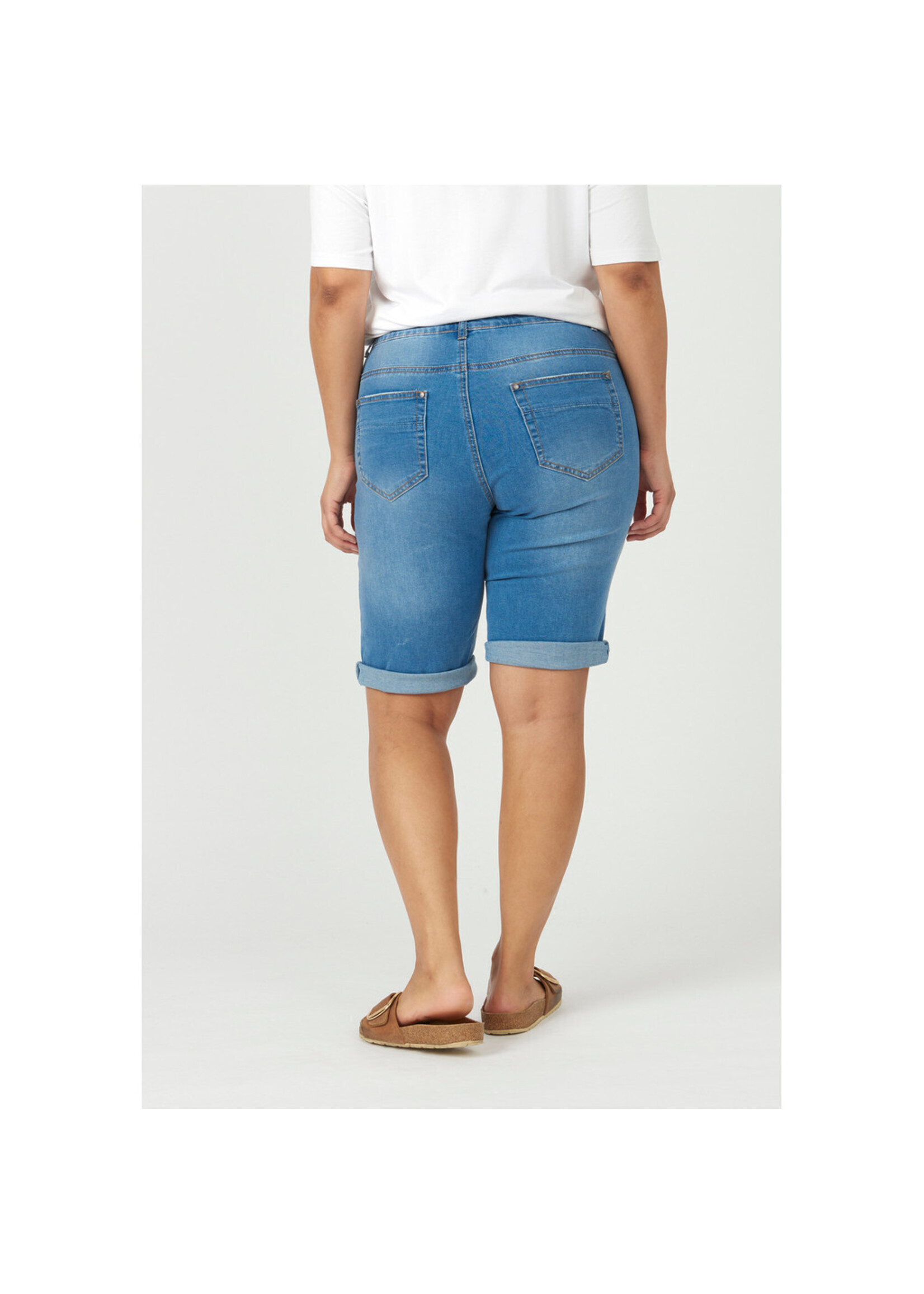 Adia Jeans kort licht blauw