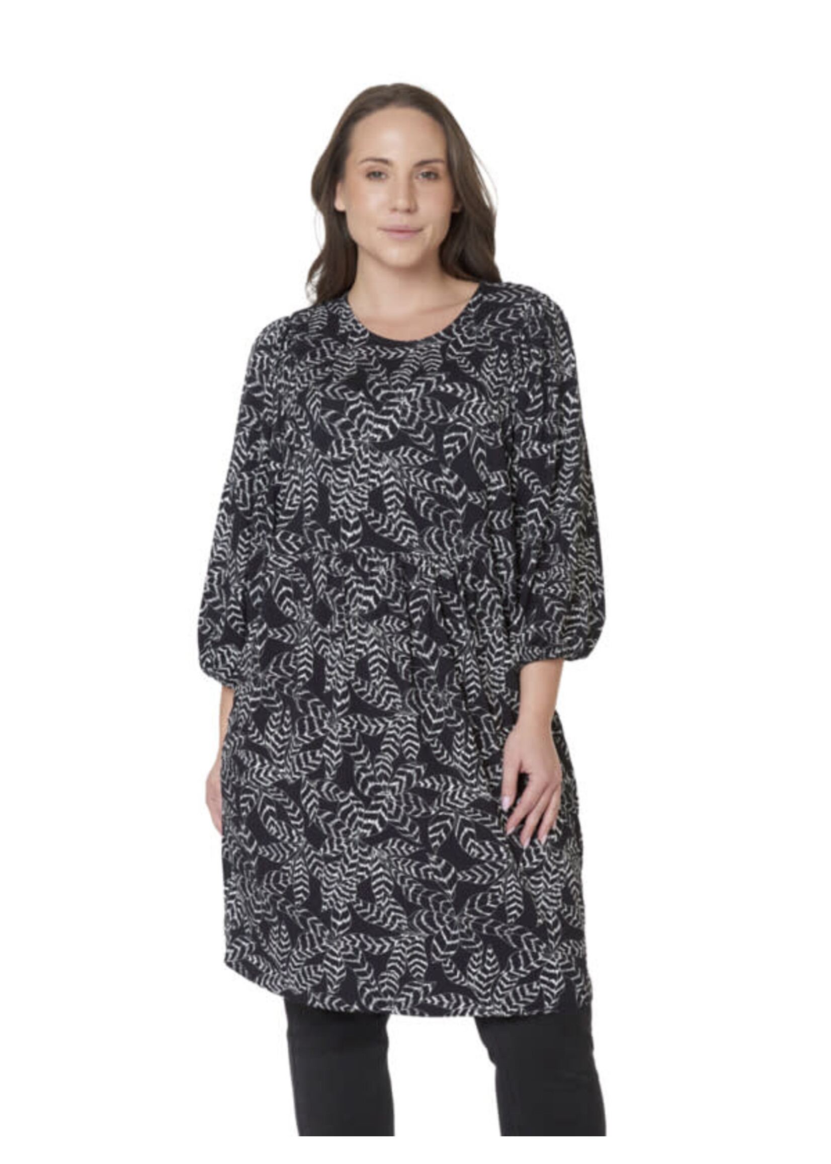 Ciso Tuniek black white print Boetiek Kijan Shop hier je leukste kleding voor dames vanaf maat 40