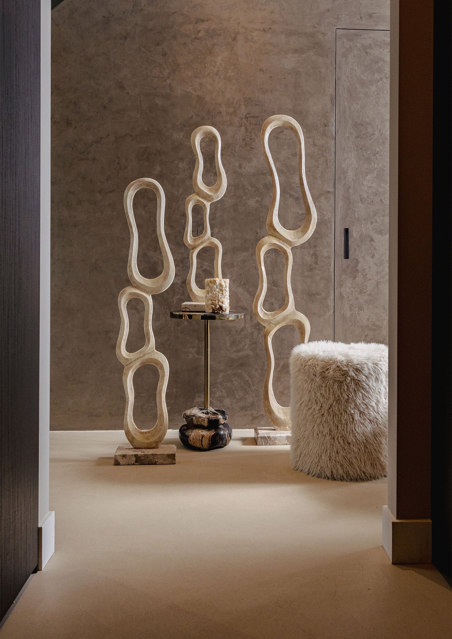 Camare Beige casted alu abstract open statue L-3