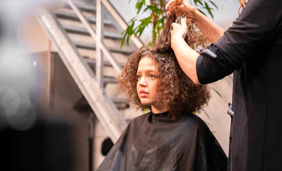 Knipbeurt bij een gecertificeerde CC1 specialist | krullenkapper