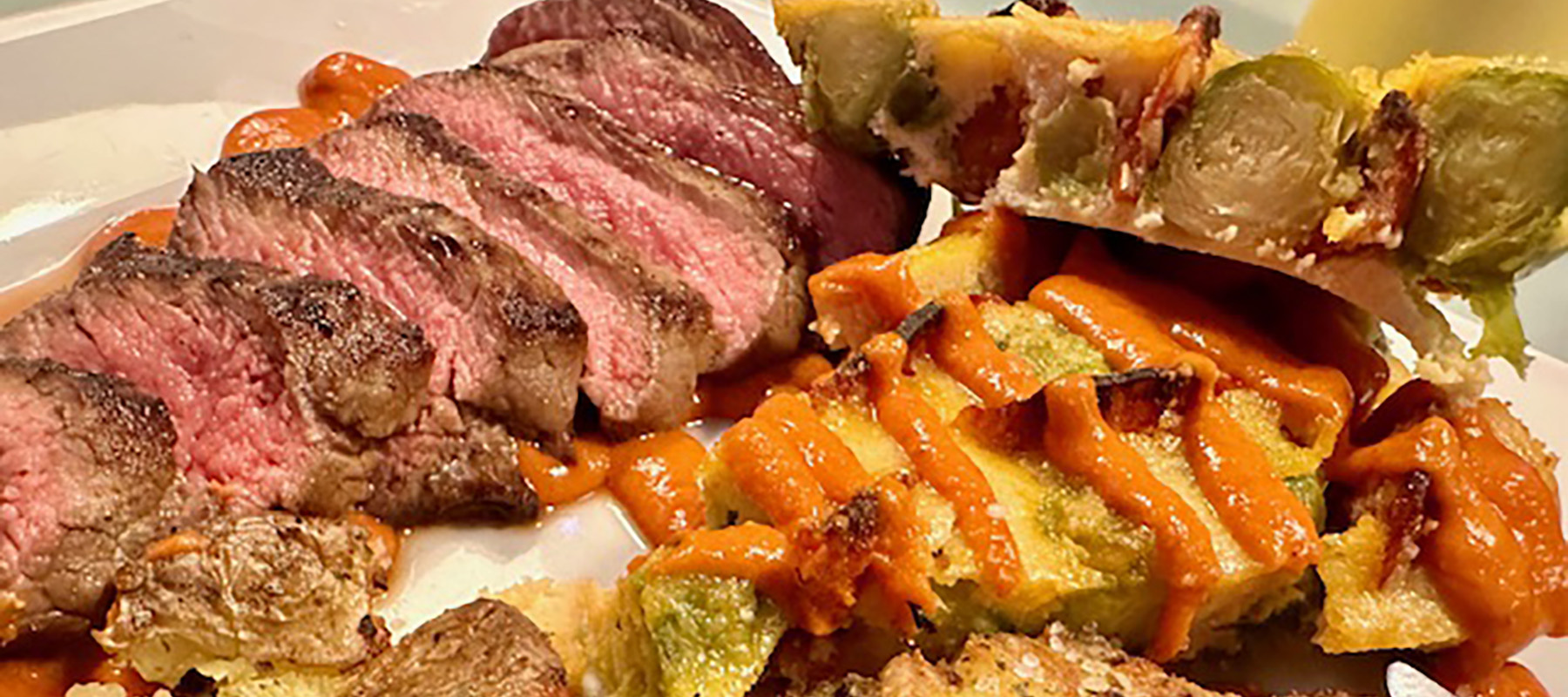 Recept #41 Kogelbiefstuk, Romesco  saus, spruitjes, milde  chorizo EN smashed potato