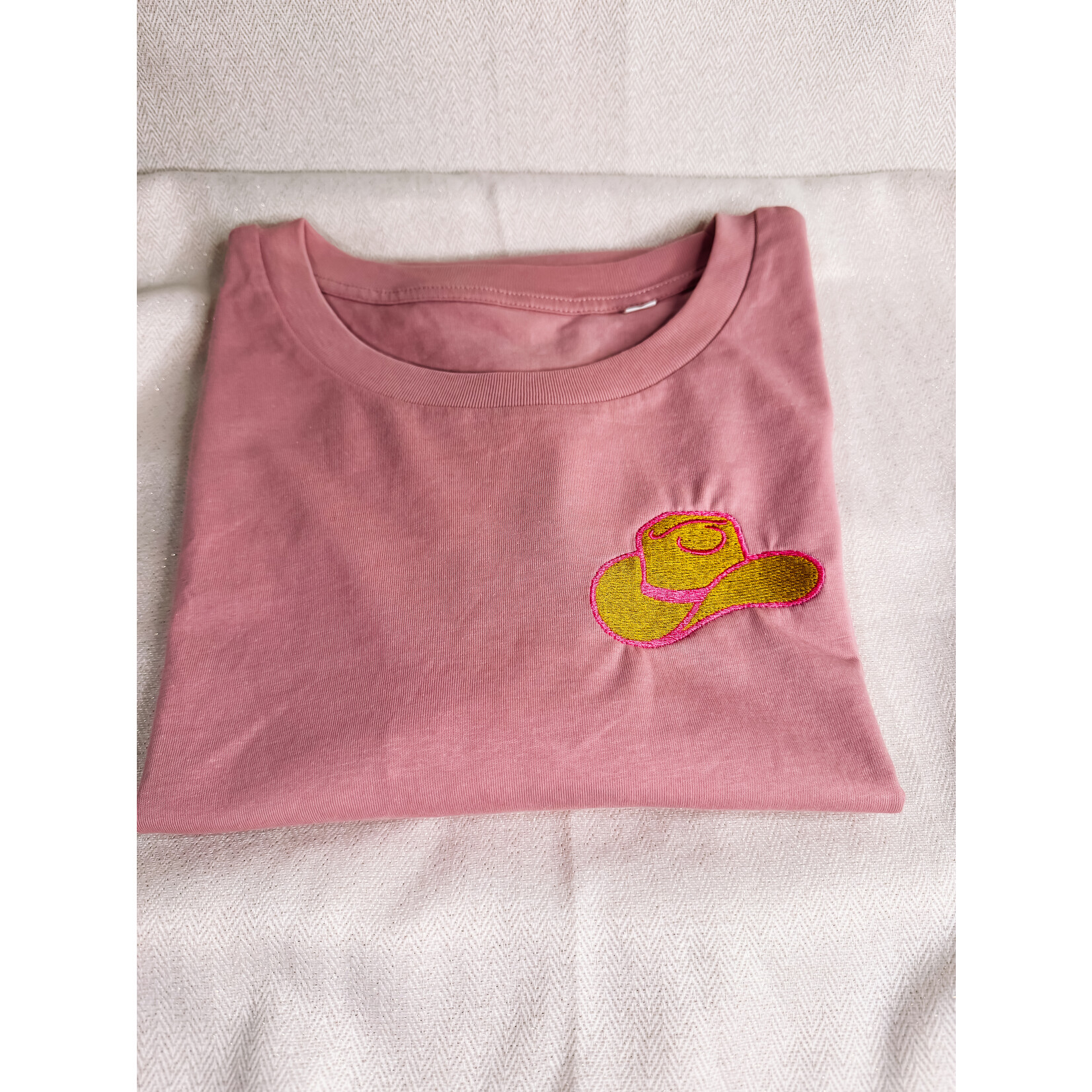 studio Imke Let’s go girls - geborduurde t-shirt