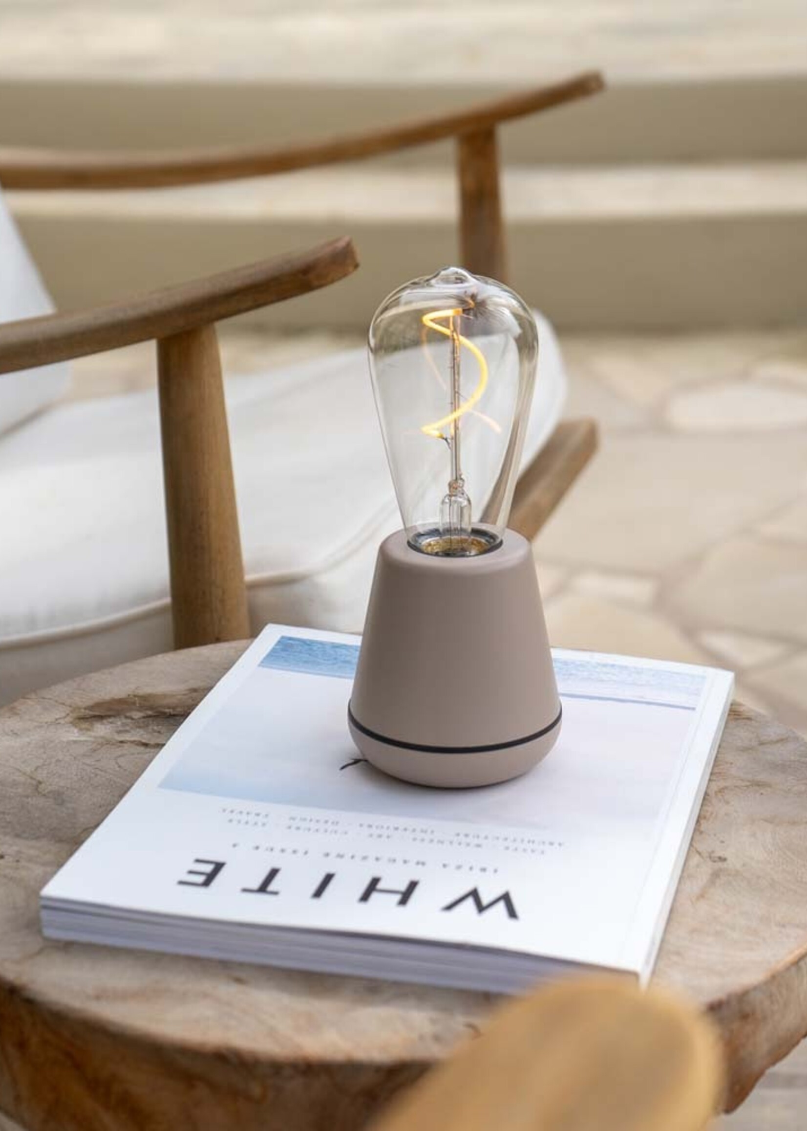Humble Humble One Beige: Draadloze tafellamp met tijdloos design
