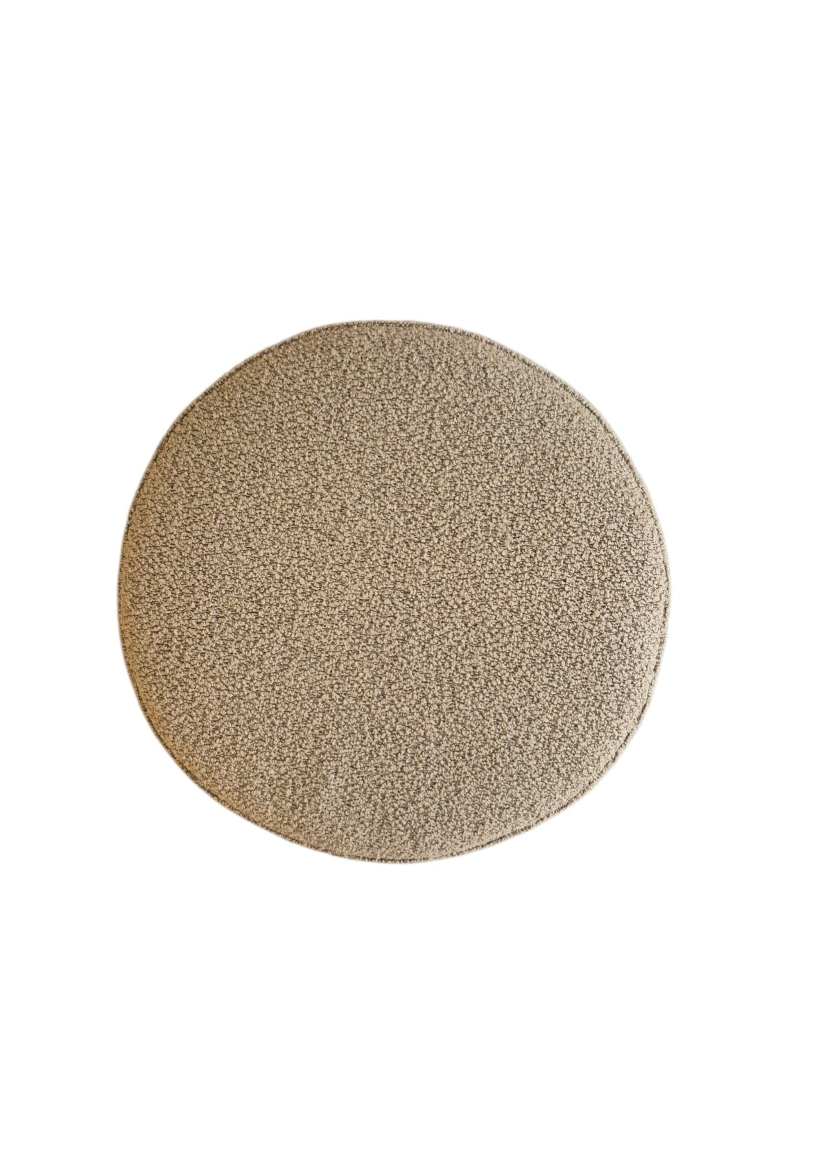 Studioknap Luxe ronde poef in beige met verfijnde stoffering en warme uitstraling | Studioknap