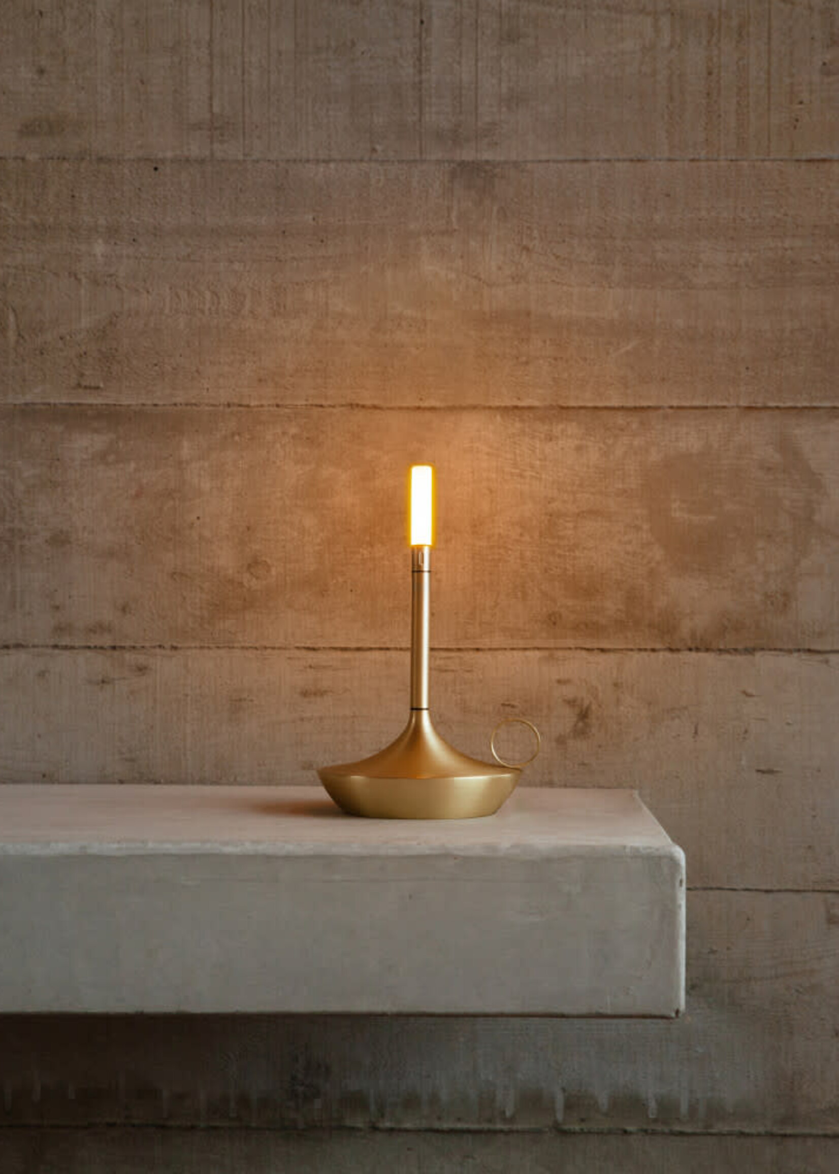 Graypants Graypants Wick Brass S | Compacte design lamp met warme lichtbeleving en messing afwerking