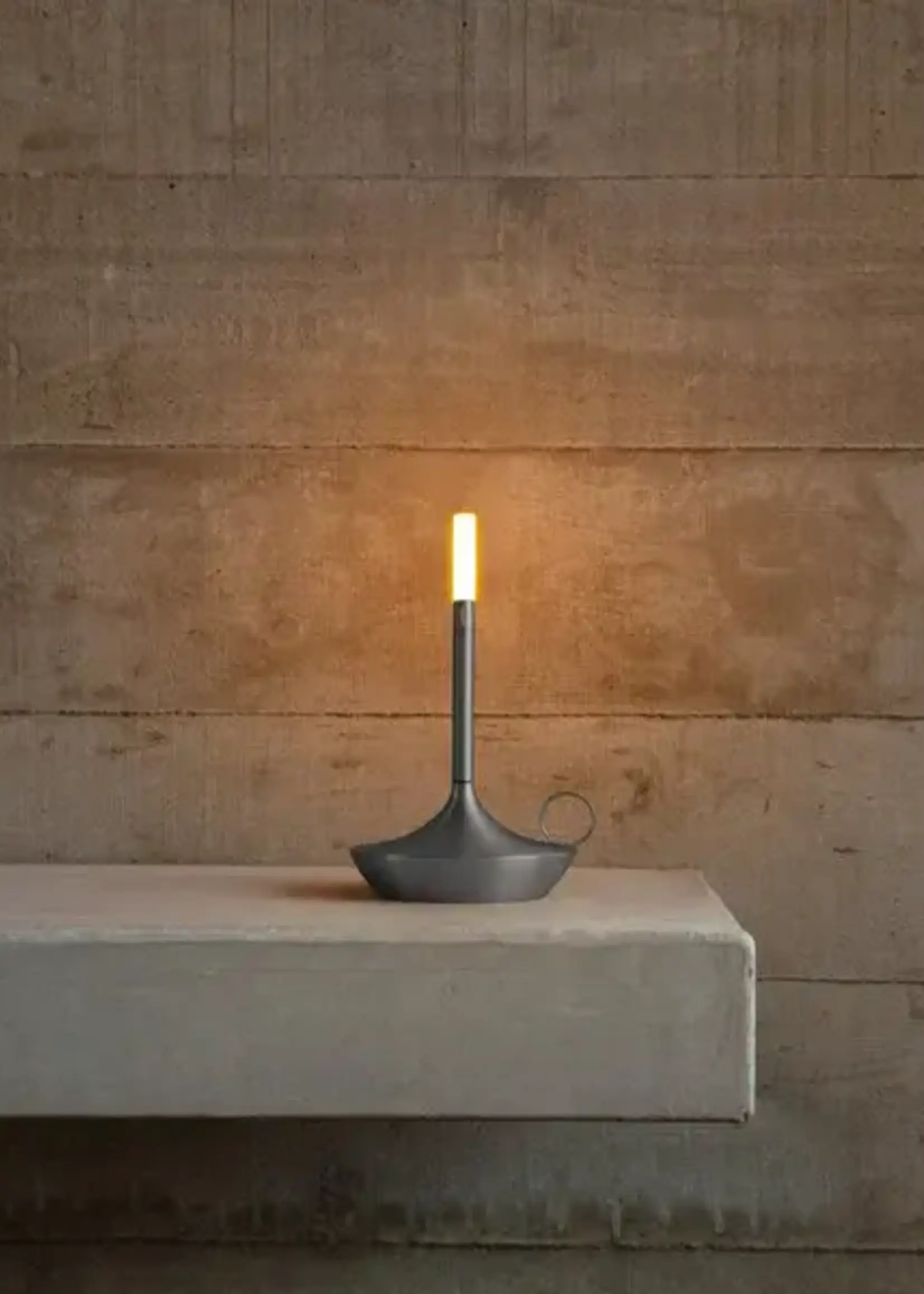 Graypants Graypants Wick Graphite S | Compacte design lamp met warme lichtbeleving en grafietkleurige afwerking