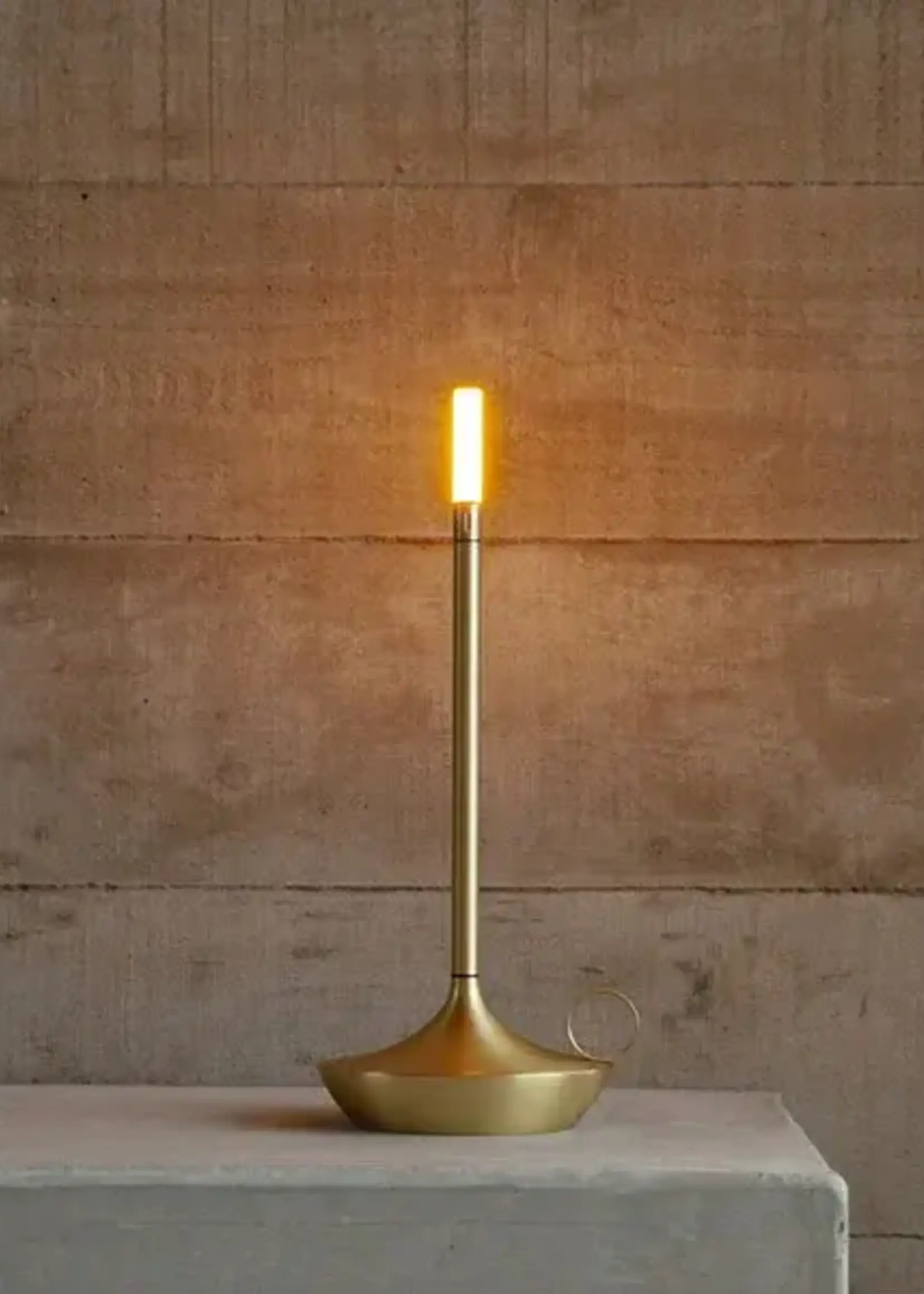 Graypants Graypants Wick Brass | Draagbare design lamp met warme lichtbeleving en verfijnde messing afwerking