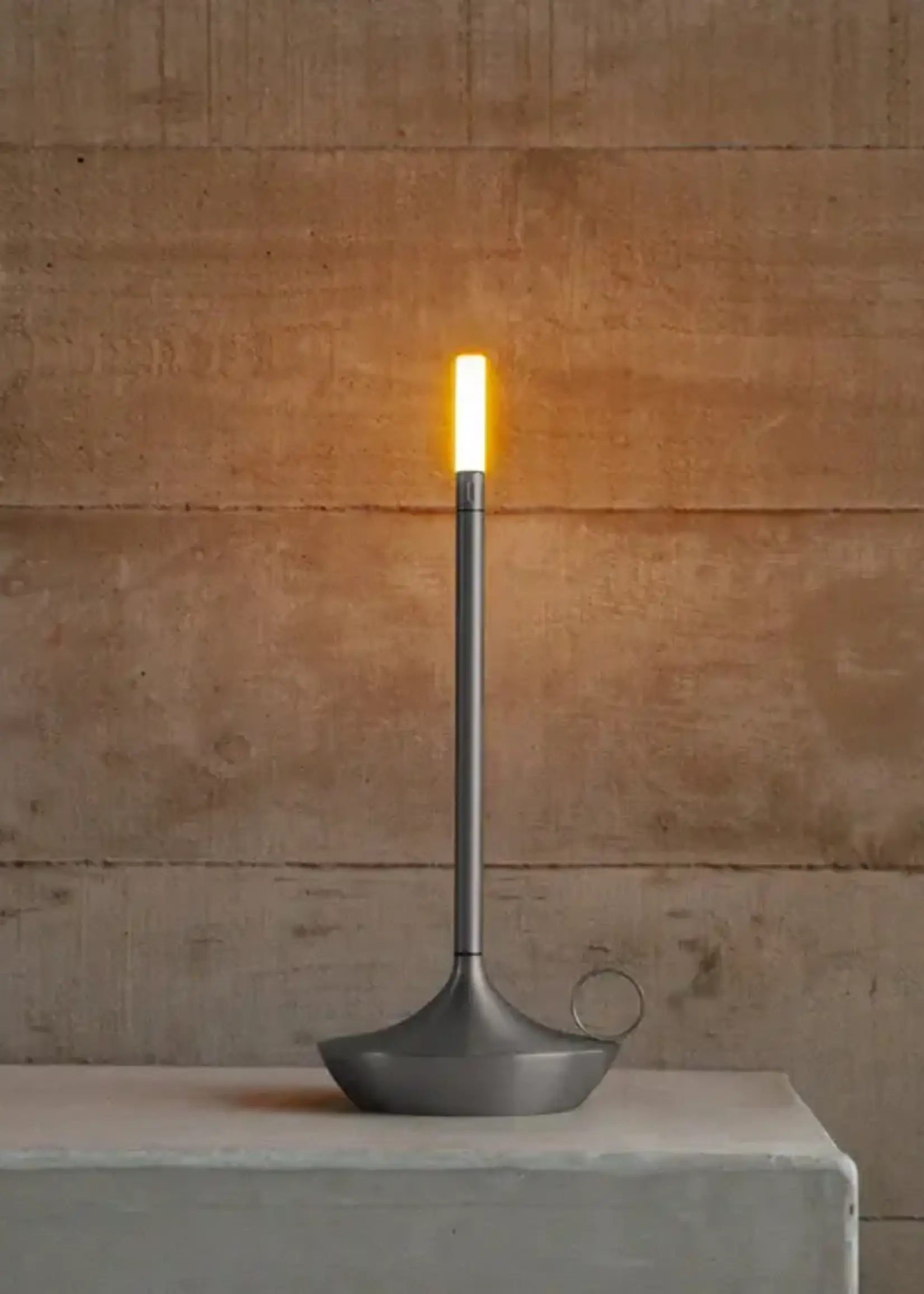 Graypants Graypants Wick Graphite | Draagbare design lamp met warme lichtbeleving en verfijnde grafietkleurige afwerking