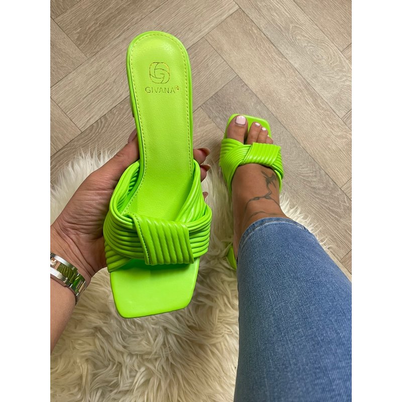 Heels Lorena Green 5026 (web only)