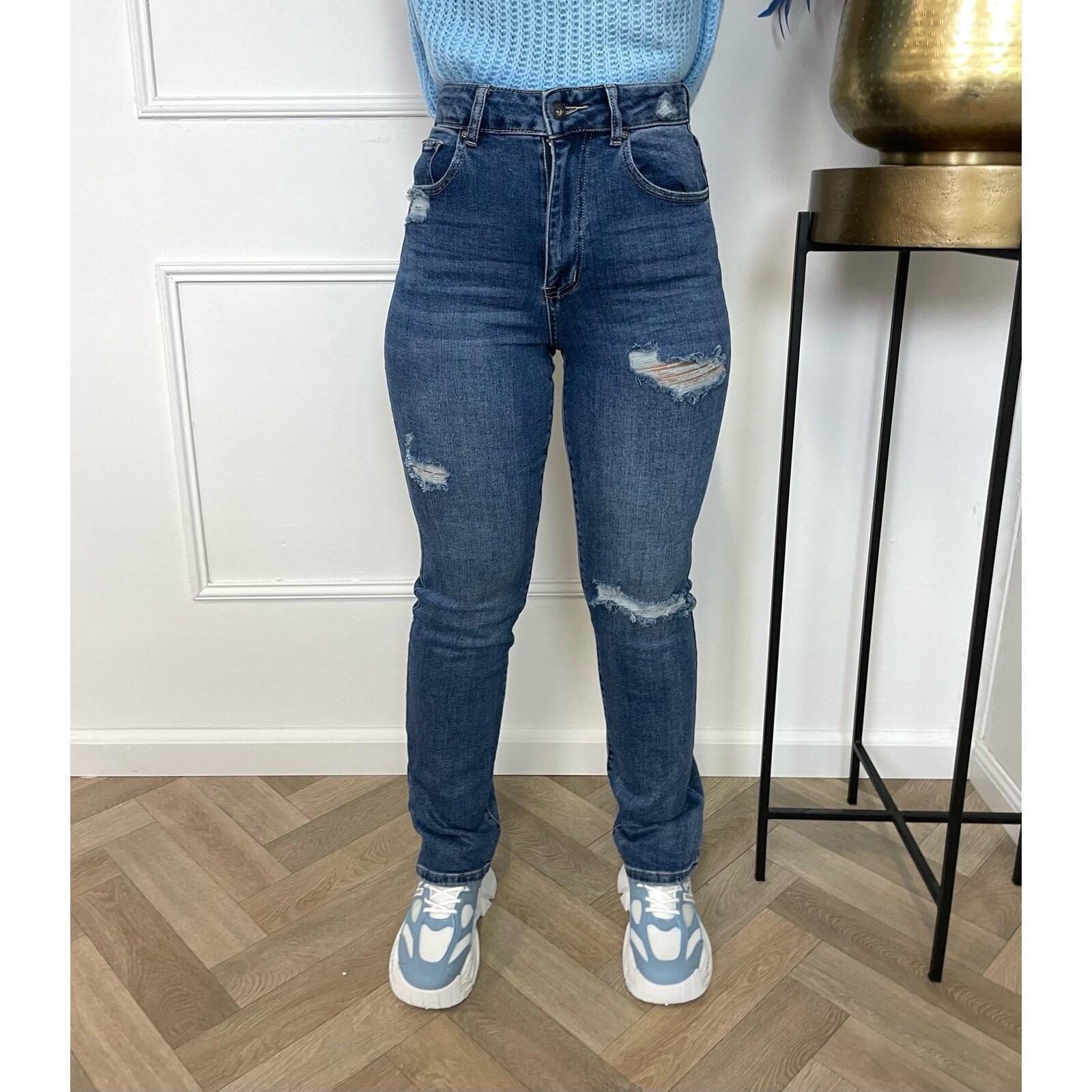 Straight Leg Stretch Jeans Ripped C15200