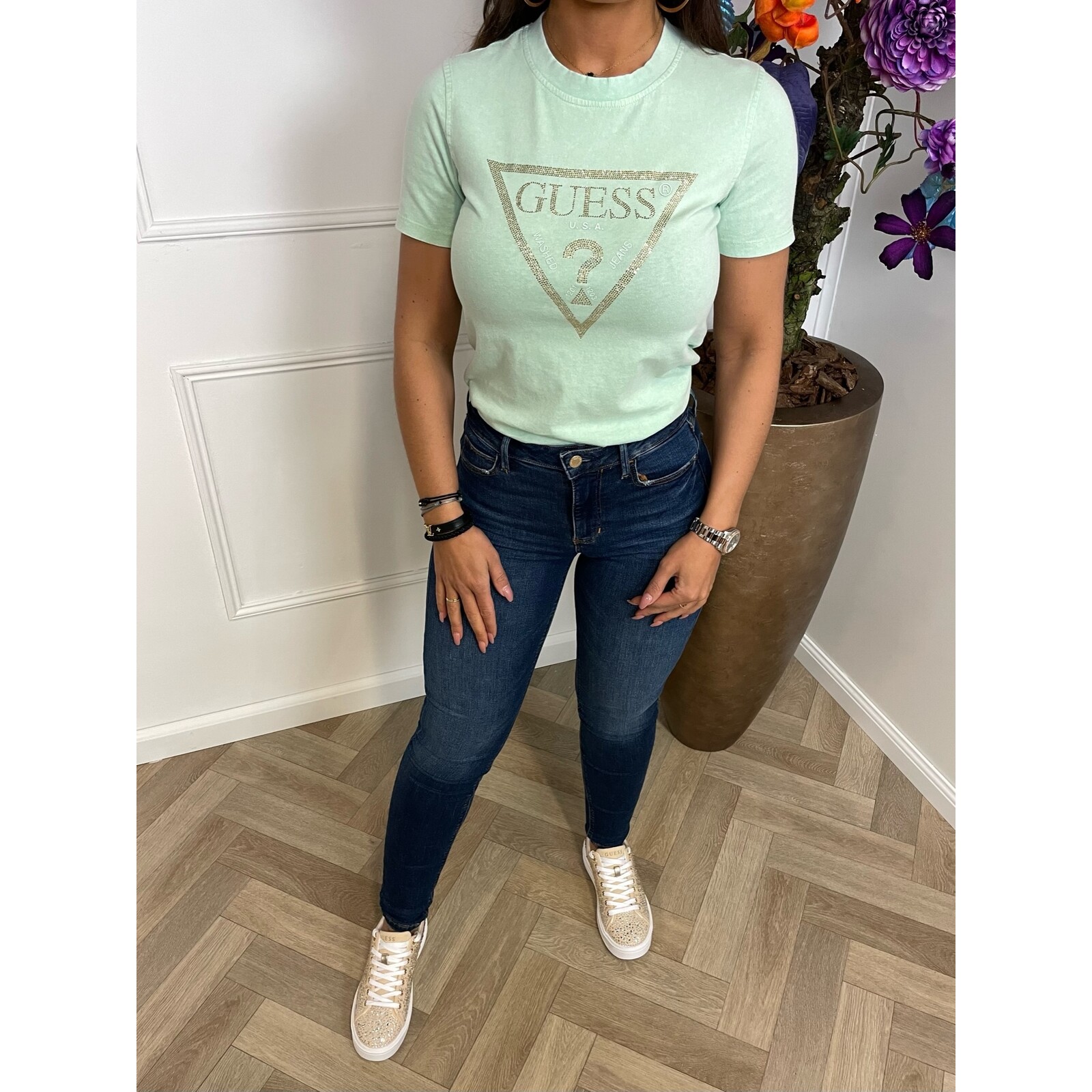 Guess T-shirt Gold Triangle Mint Guess 769